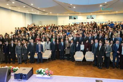 Аким области Марат Ахметжанов провёл встречу с представителями сферы образования