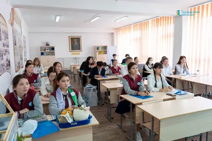 В Кокшетауском университете имени Ш. Уалиханова состоялась конференция школьников «Школа и университет: грани научного сотрудничества», объединившая обучающихся школ региона