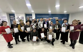  Ualikhanov University ректоры Марат Сырлыбаев университеттің кіші техникалық қызметкерлеріне және белсенді студенттерге Алғыс хаттар табыстады